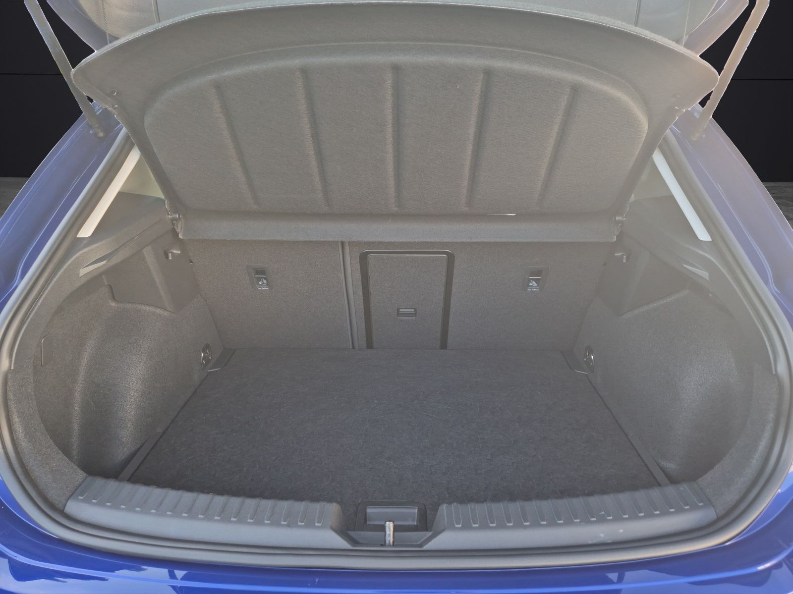 Fahrzeugabbildung SEAT Leon TSI FR-Line LED Navi ACC Park-Assist SH LM