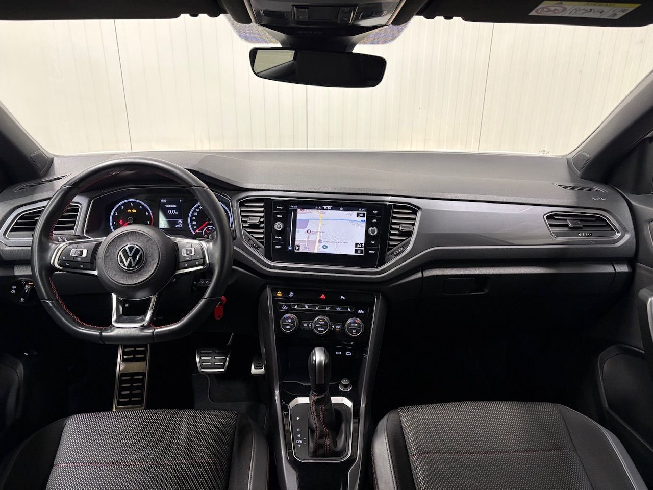 T-Roc Sport 1.5 TSI DSG AHK NAVI ACC RFK SHZ