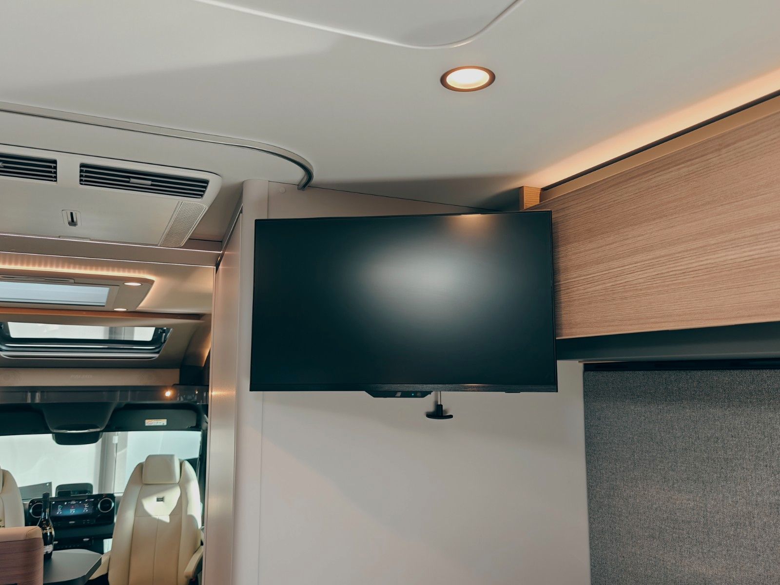 Fahrzeugabbildung HYMER / ERIBA / HYMERCAR B-KLASSE MC T 680 PREMIUM - MATARA TEAK by palmo