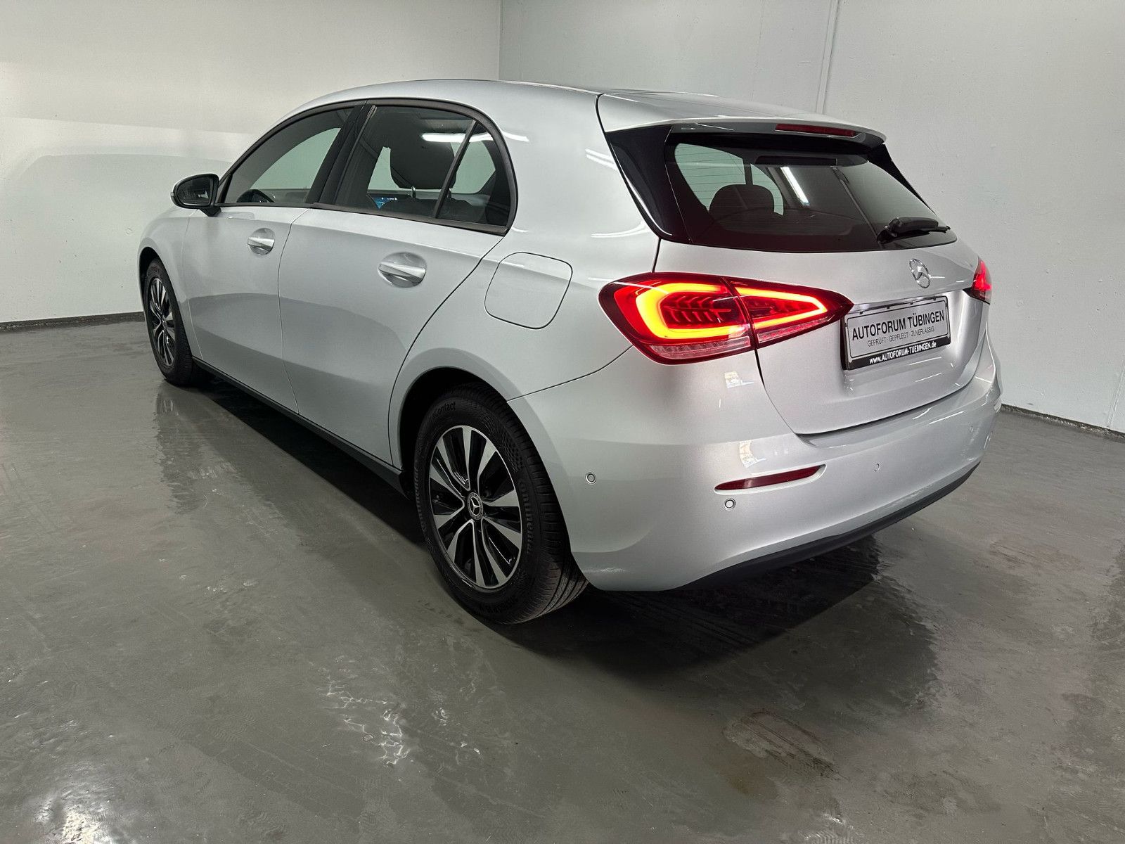 Fahrzeugabbildung Mercedes-Benz A 200 d DCT *DISTRO*AHK*LED*NAVI*BUSINESS*SH