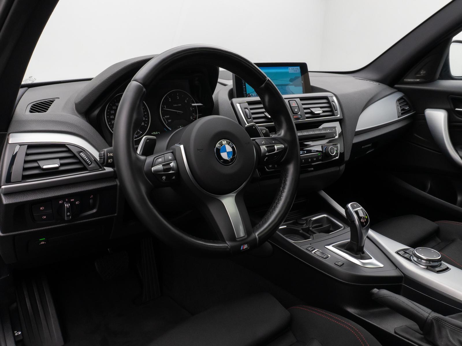 BMW 120d xD Sport Line Glasdach H/K PDC LED Komfort