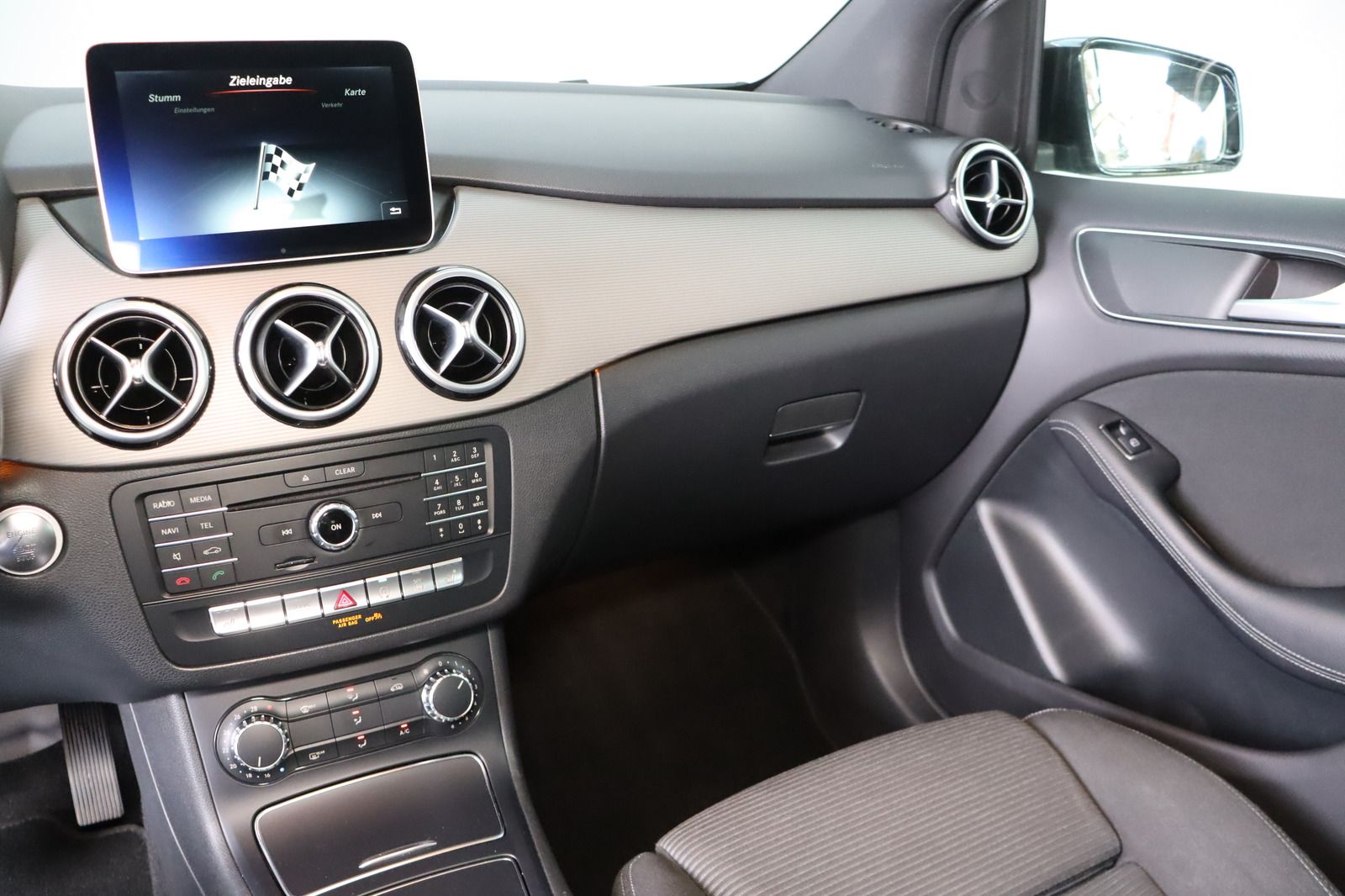 Fahrzeugabbildung Mercedes-Benz B 180 d * LED * Parkassist. * Keyless