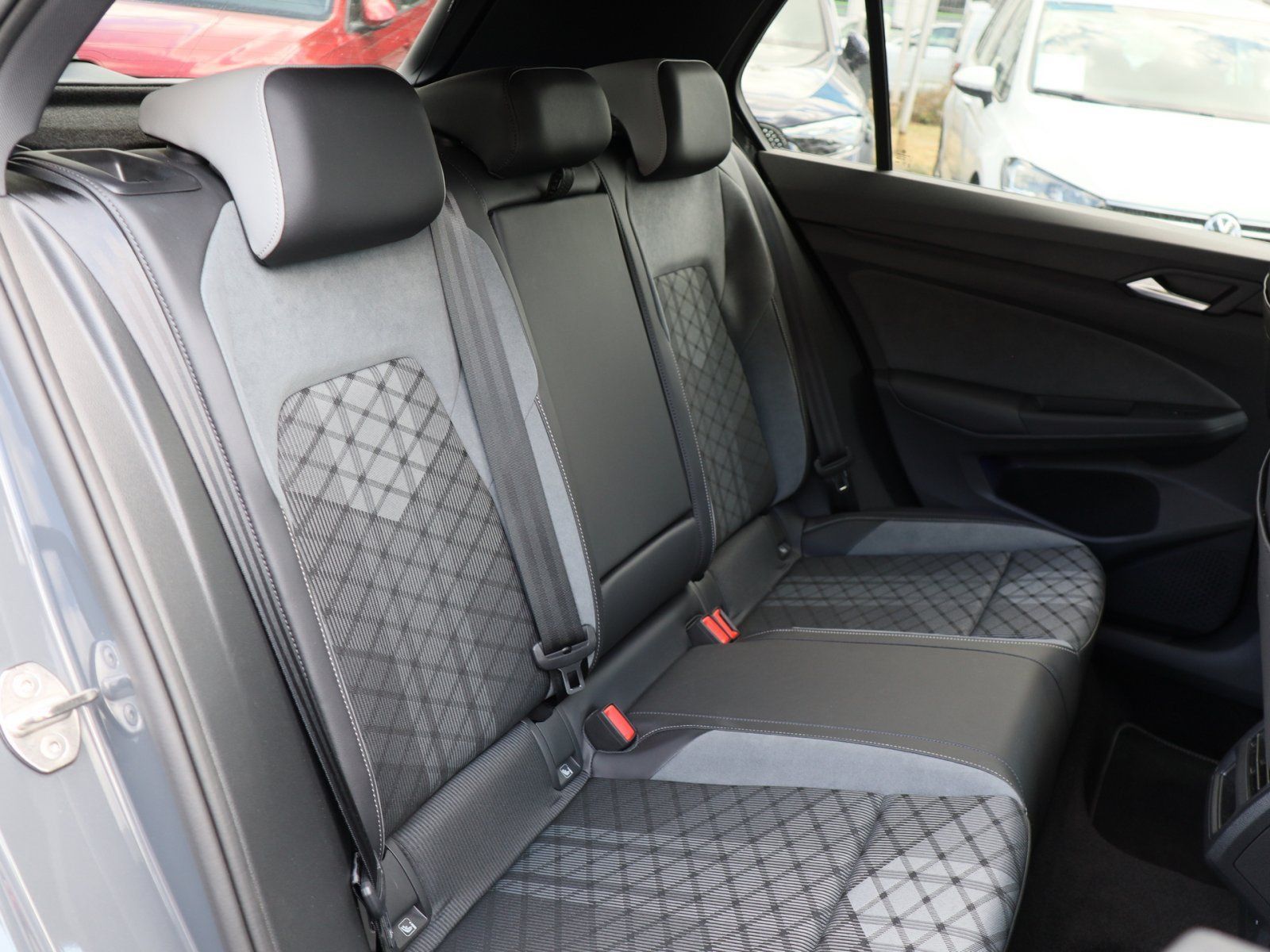 Volkswagen Golf VIII 1.5 TSI R-Line AHK Navi TravelAssist S foto 4