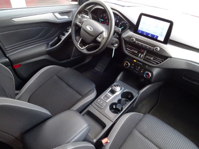 Fahrzeugabbildung Ford Focus 1.5 EcoBlue Cool & Connect Lim. Autom. Nav