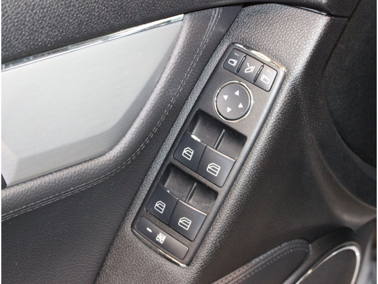 Fahrzeugabbildung Mercedes-Benz C 350 CDI *Avantgarde  *PDC *Navi*Xenon*AHK