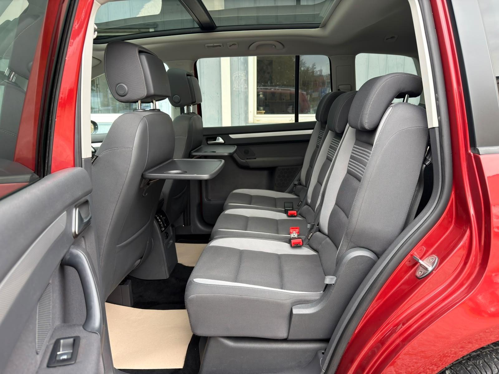 Volkswagen Touran 2.0 TDI DSG Life*140 PS*1.Hand*Temp*Navi