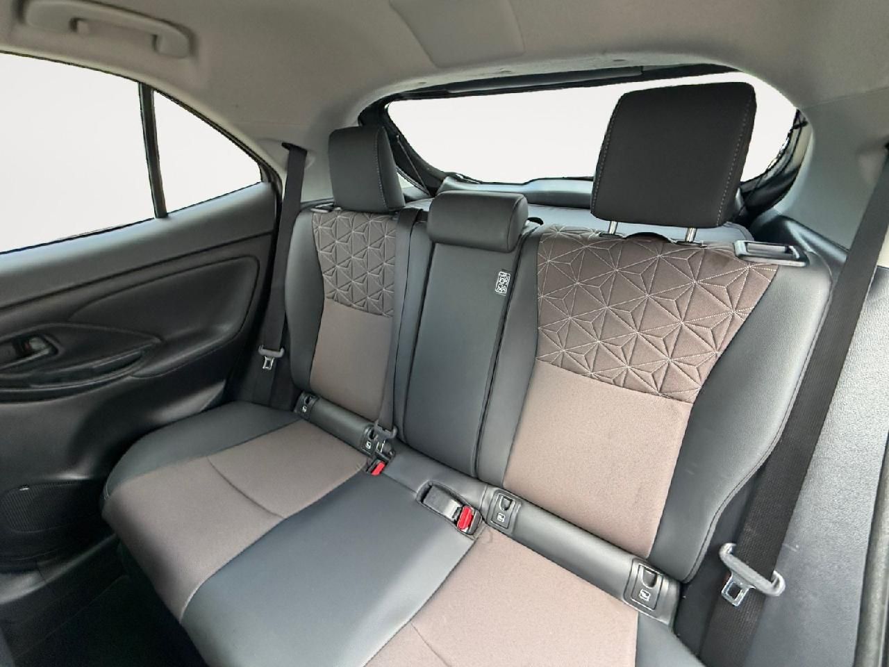 Fahrzeugabbildung Toyota Yaris Cross Hybrid AWD-i Elegant
