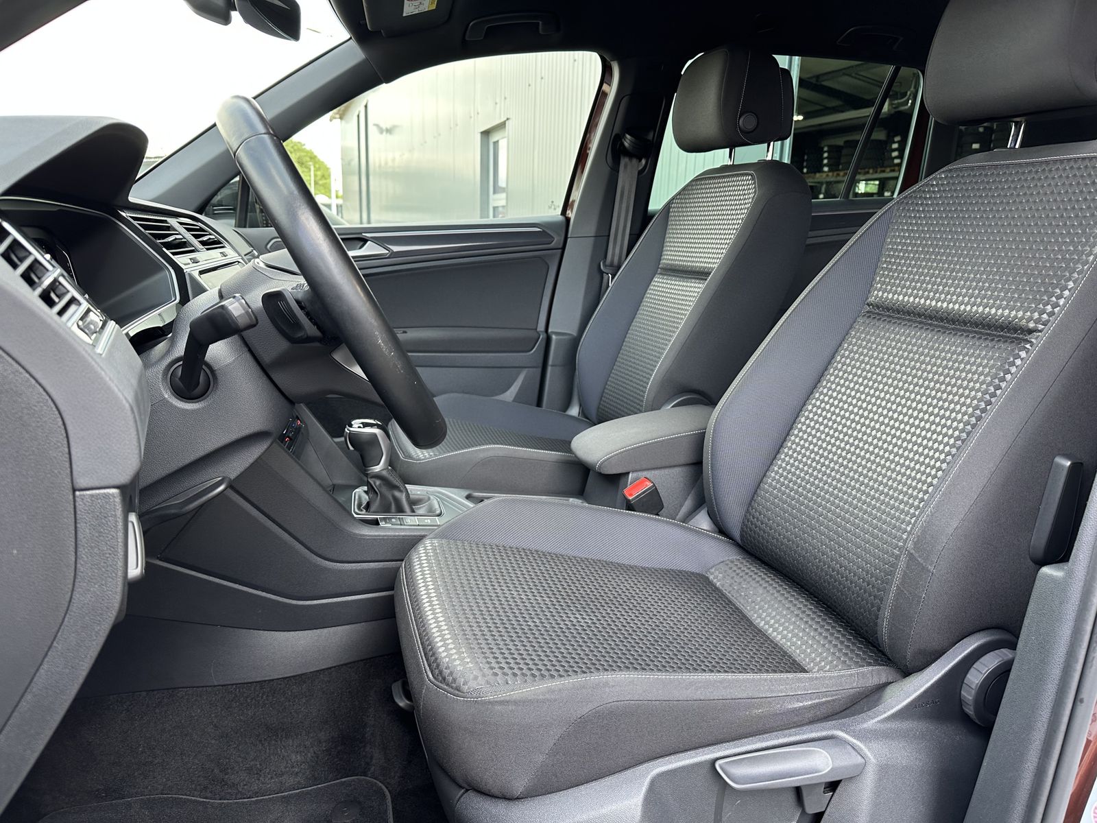 Fahrzeugabbildung Volkswagen Tiguan 2.0 TDI DSG United NAV+LED+ACC+KAM+VCOCK