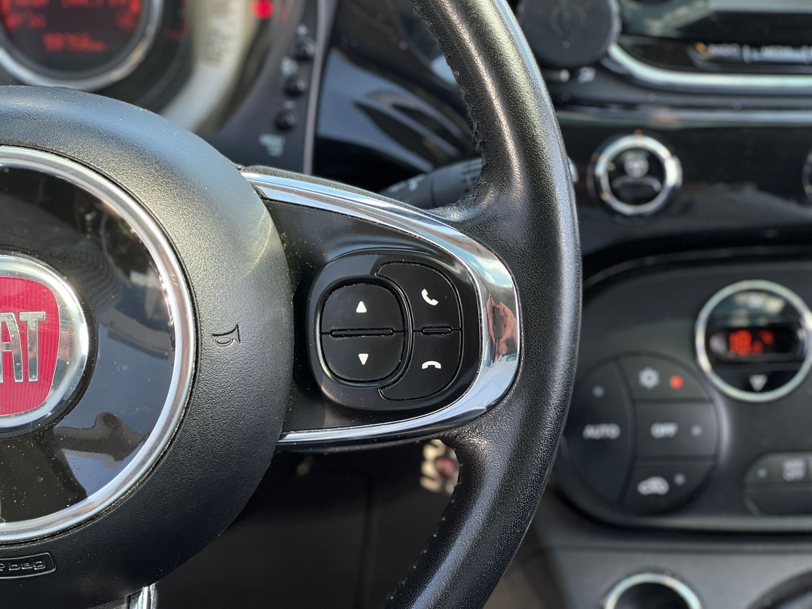 Fahrzeugabbildung Fiat 500 Lim. Lounge PANO KLIMA ALU TEMP