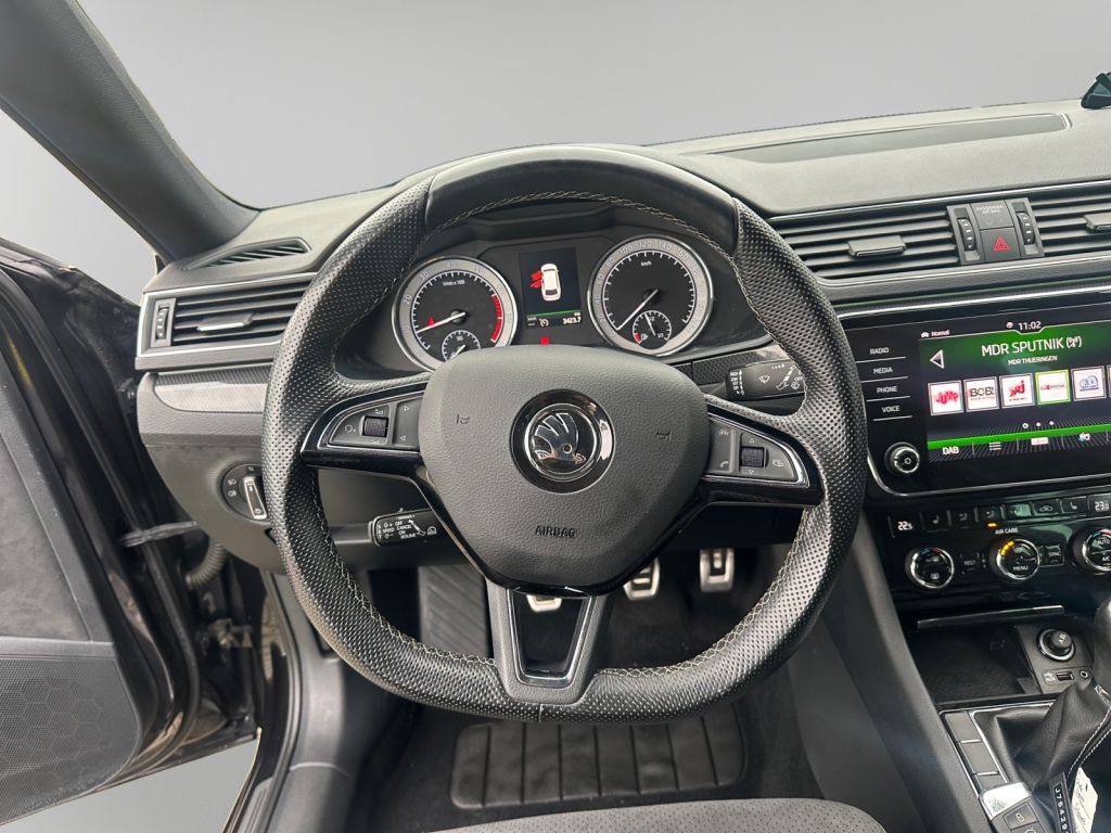 SKODA Superb Combi 1.4 TSI ACT SportLine ACC b. Front SKODA Superb Combi 1.4 TSI ACT SportLine ACC b. Front