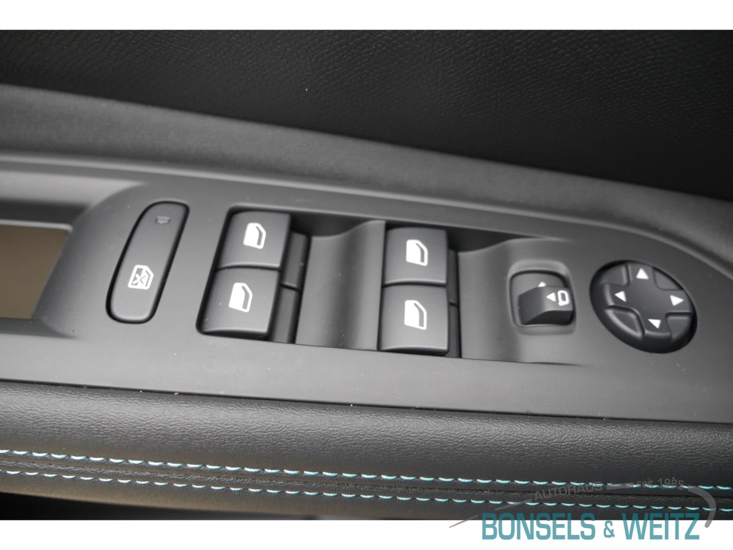 Peugeot 3008 Hybrid+Leder+Navi+Tempomat+Bluetooth+Isofix