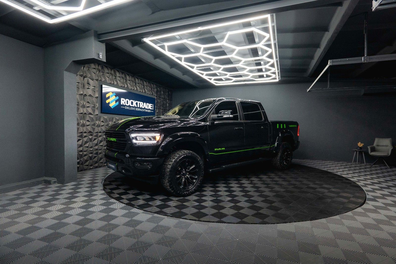 Fahrzeugabbildung Dodge RAM 5.7 V8 HEMI 4x4 LARAMIE Offroad Night LED