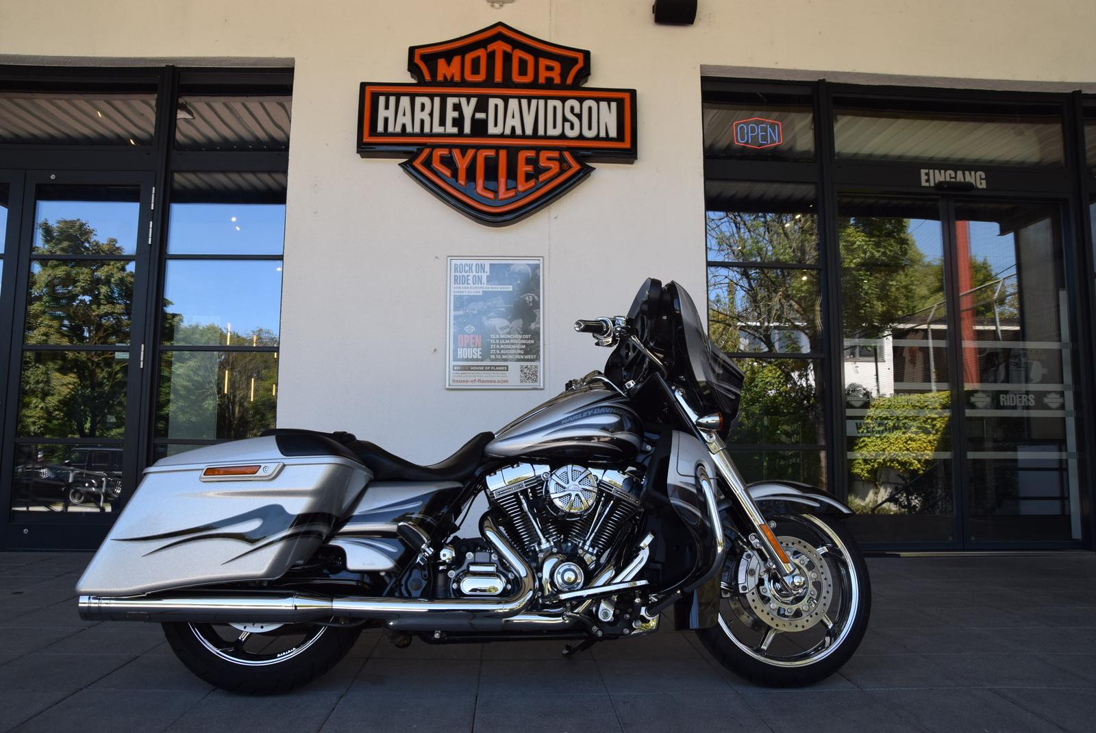 Harley-Davidson FLHXSE CVO Street Glide