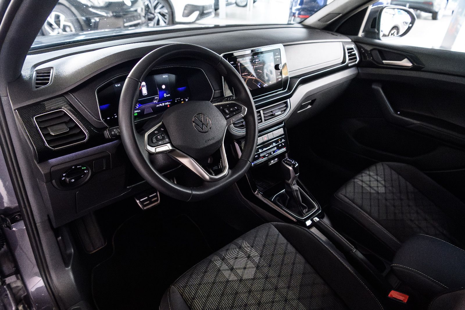 Fahrzeugabbildung Volkswagen T-Cross R-Line 1.5 TSI DSG IQ-LED+AHK+NAV+ACC