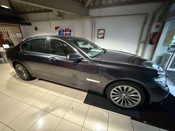 BMW 740 - 4