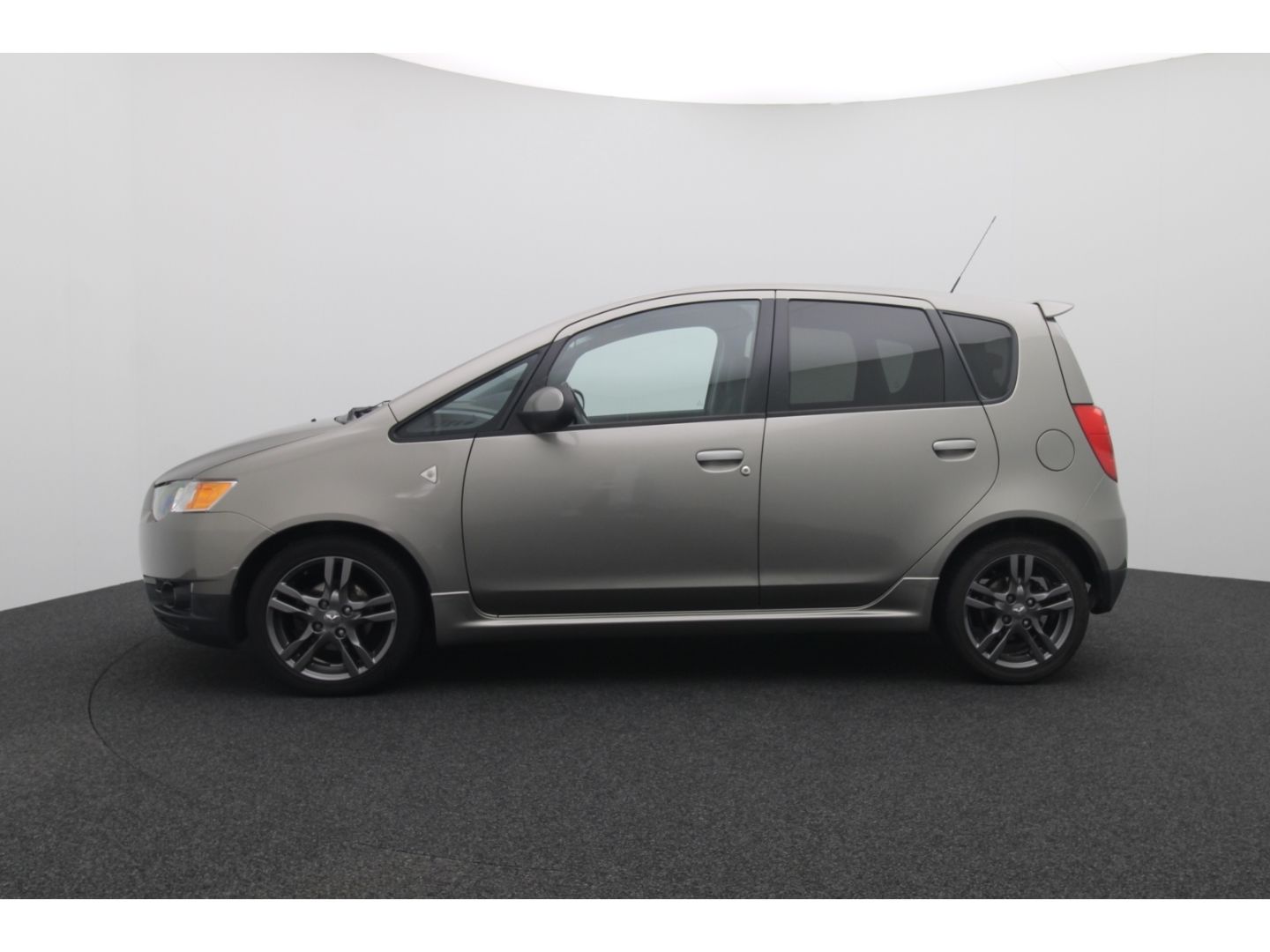 Fahrzeugabbildung Mitsubishi Colt 1.3 Polar Tempomat Multifunktion SHZ Notbre