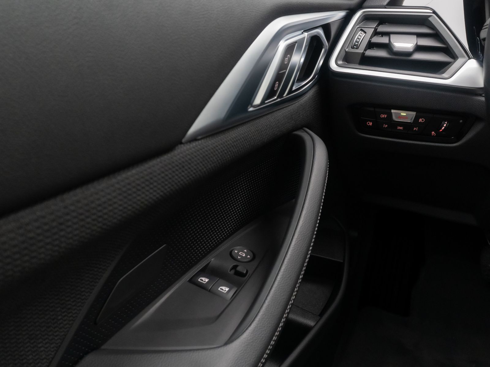 Fahrzeugabbildung BMW 420d Coup&eacute; Alarm HiFi DAB Sport Glasdach 18Zoll