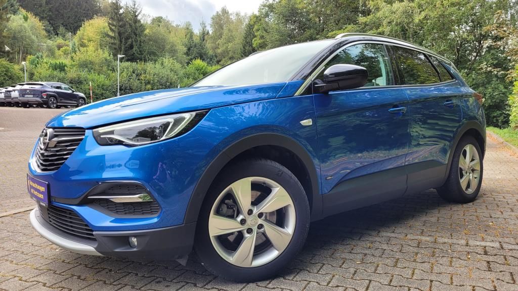 Grandland X 1.6T PHEV 300PS Allrad+Navi+Sitzhzg.