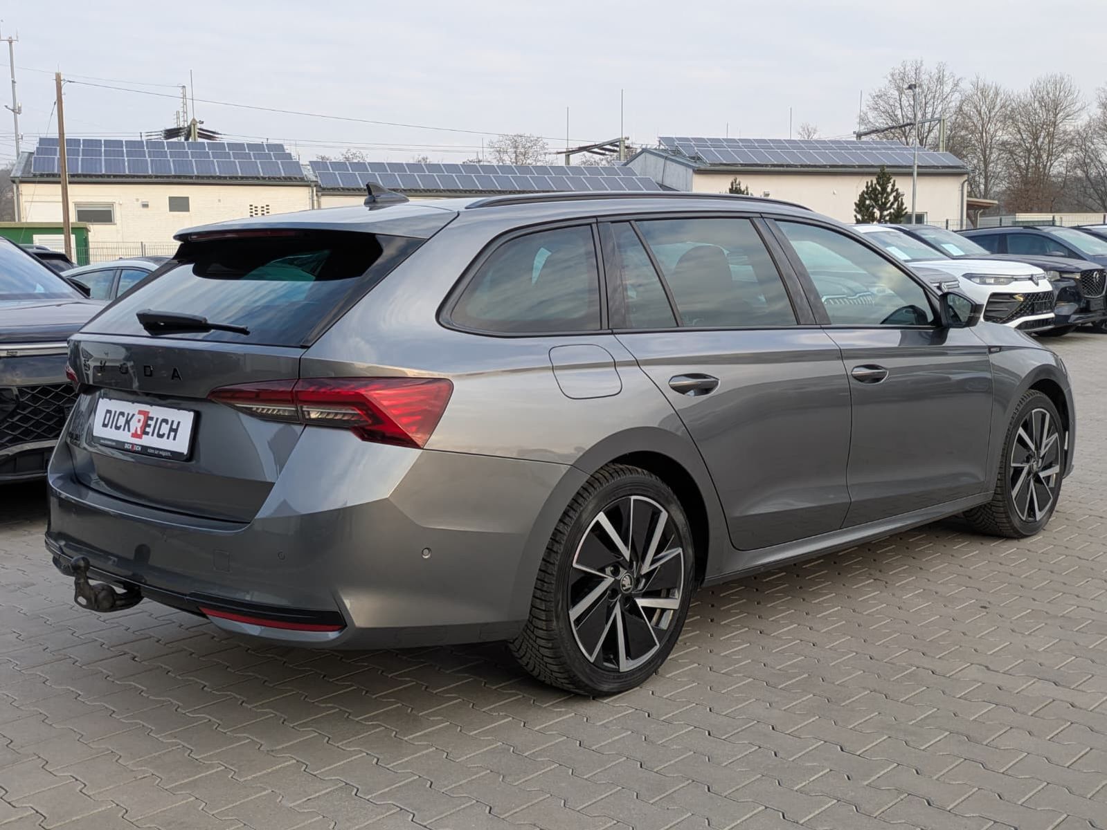 Fahrzeugabbildung SKODA Octavia 1.5 DSG Sportline PANO*MATRIX*AHK*5J.GAR