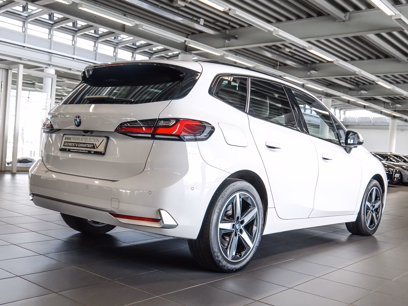 BMW 218d Active Tourer Luxury Line HUD PANO ACC AHK