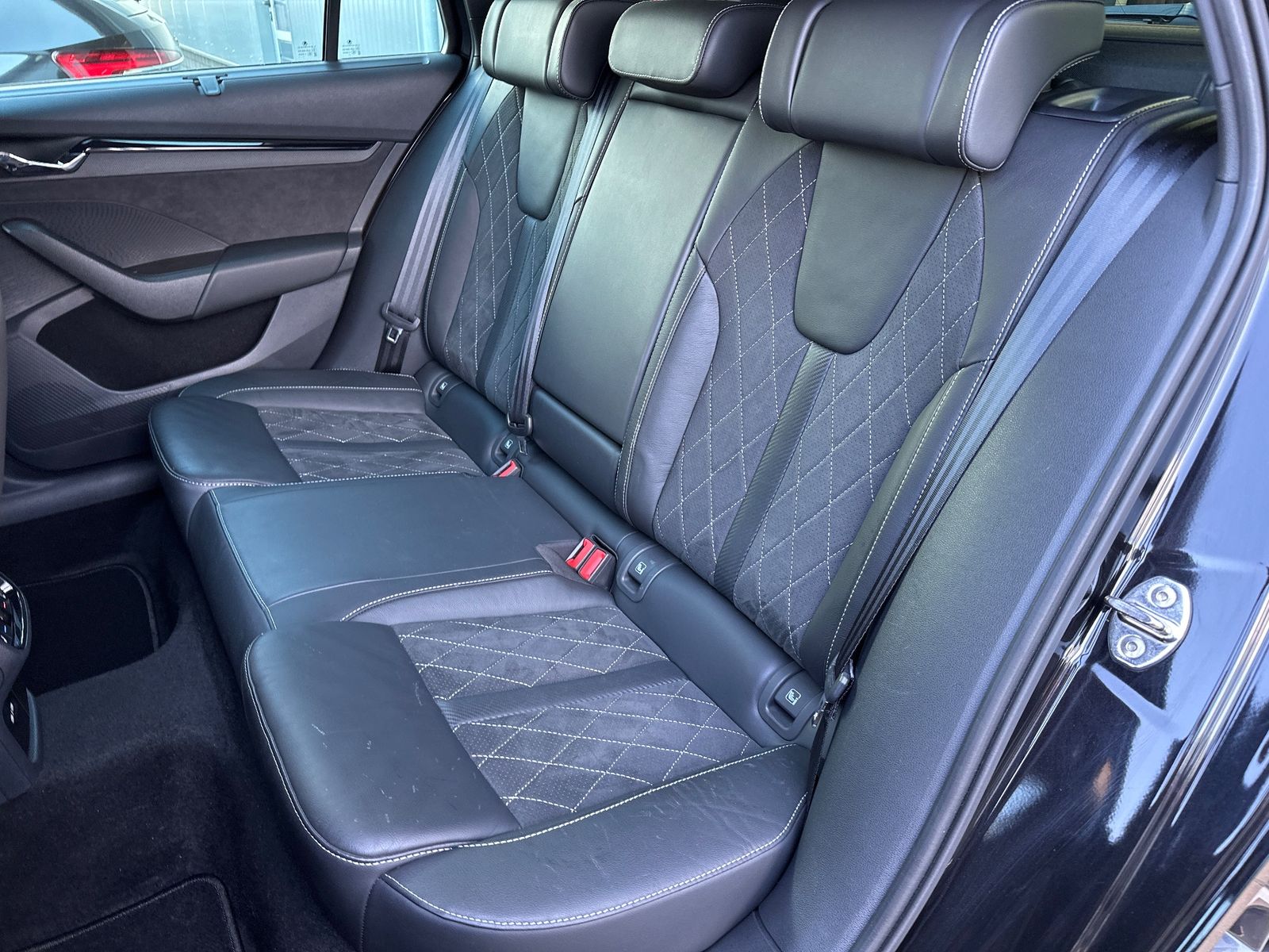Fahrzeugabbildung SKODA Octavia Combi RS 4x4 Challenge NAV+MATRIX+AHK