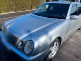 Mercedes-Benz Mercedes Benz  E 220 CDI - gebrauchte Mercedes-Benz E 220 aus dem Jahr 2000
