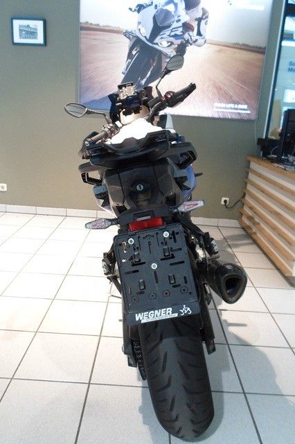 Fahrzeugabbildung BMW S1000XR mit Tourenkoffer