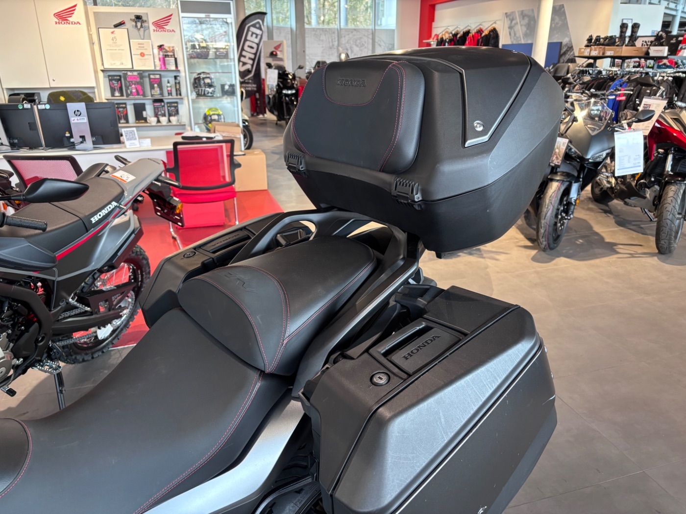 Fahrzeugabbildung Honda NT 1100, Topcase, Travel Paket, QS, Komfortsitz