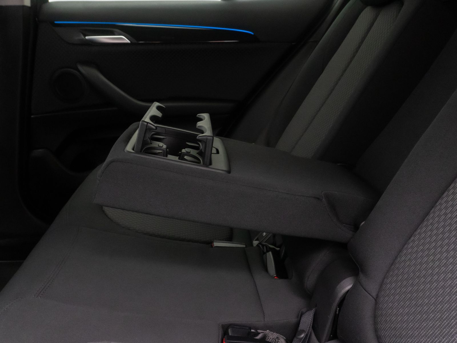 Fahrzeugabbildung BMW X2 xD25e Kamera DAB LED Parkassistent Navi Sport