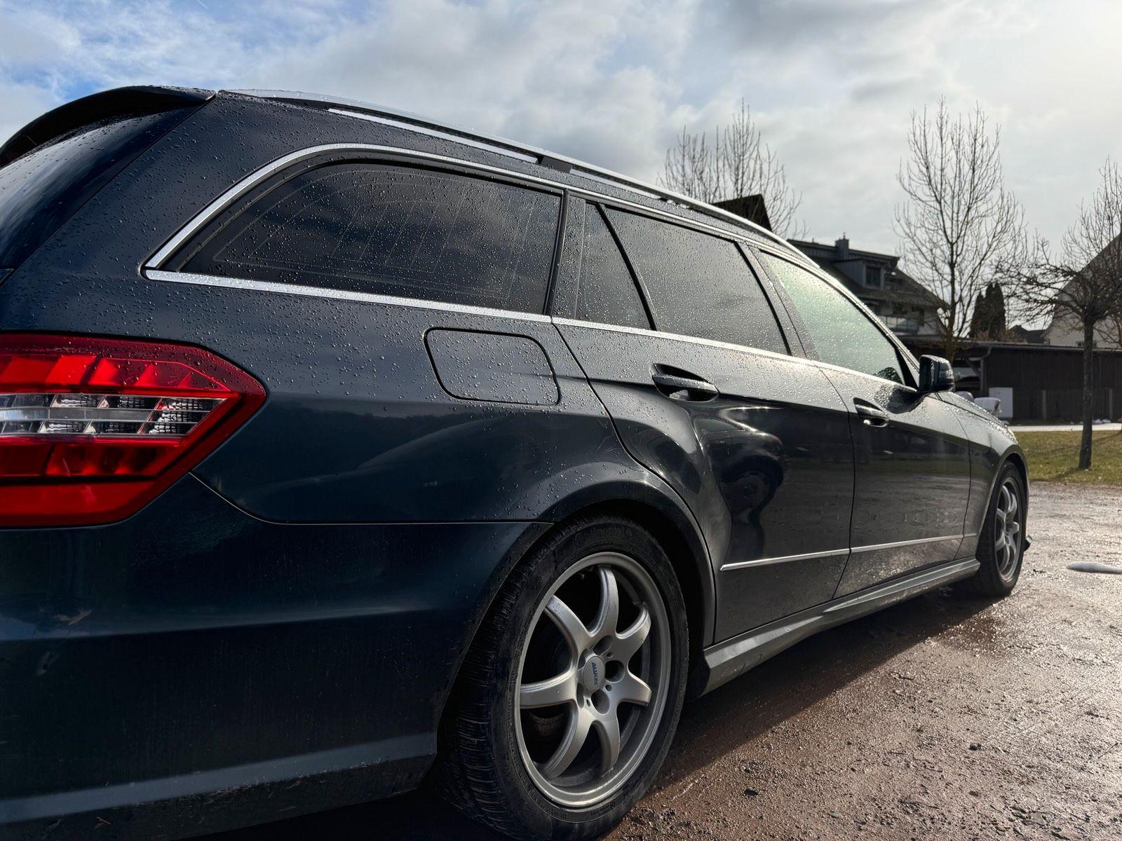 Mercedes-Benz 220 2010 — rear view
