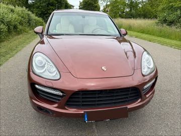Porsche Cayenne - 1