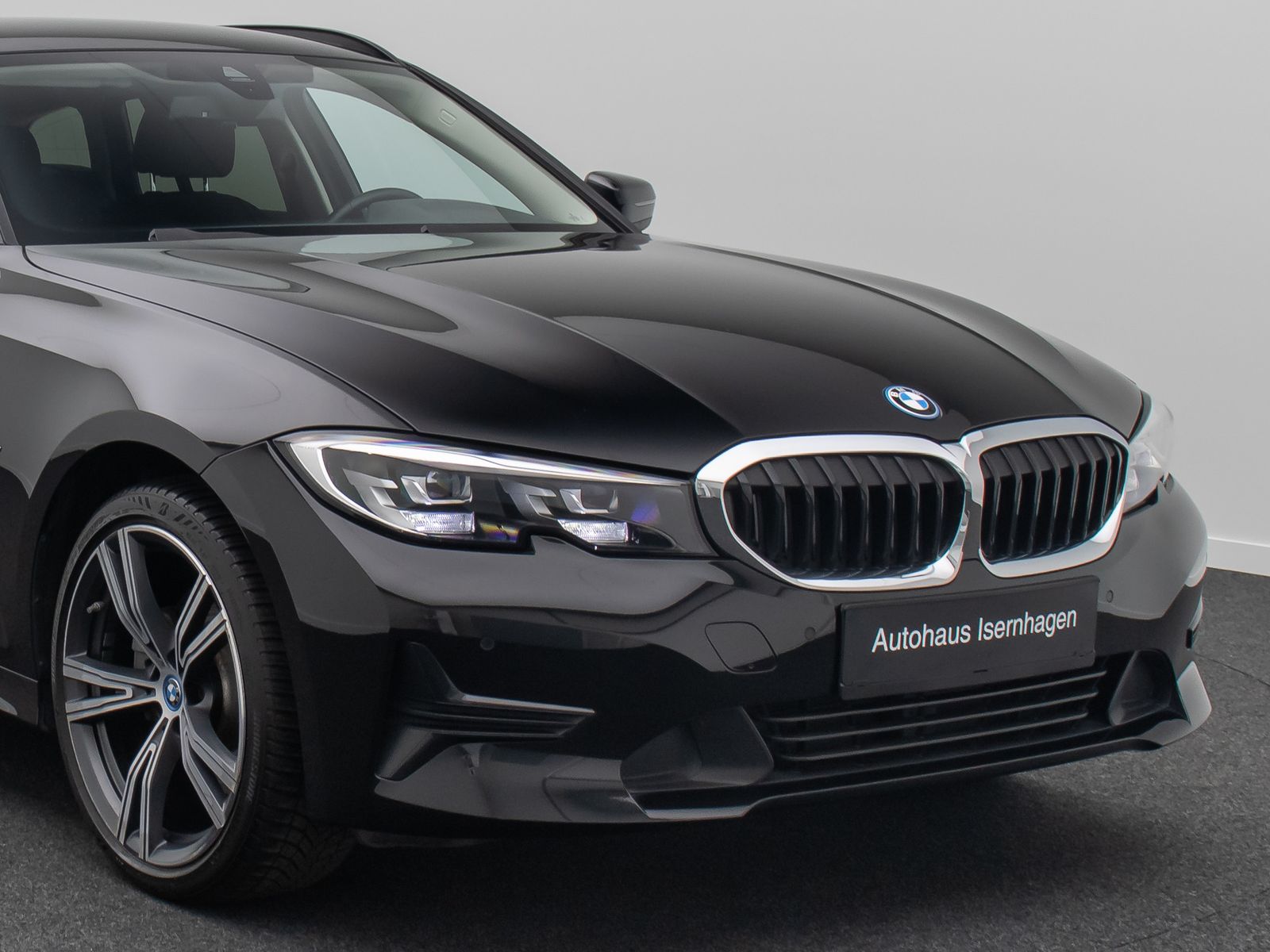 Fahrzeugabbildung BMW 320e Alarm DAB PDC GeschwindigReg Cockpit 19Zoll