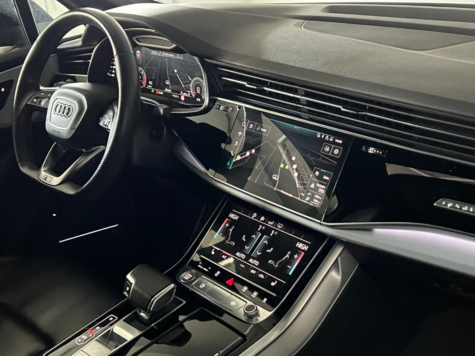 Fahrzeugabbildung Audi Q7 50 TDI Quattro S-LINE/PANO/ACC/MATRIX/7-SITZ