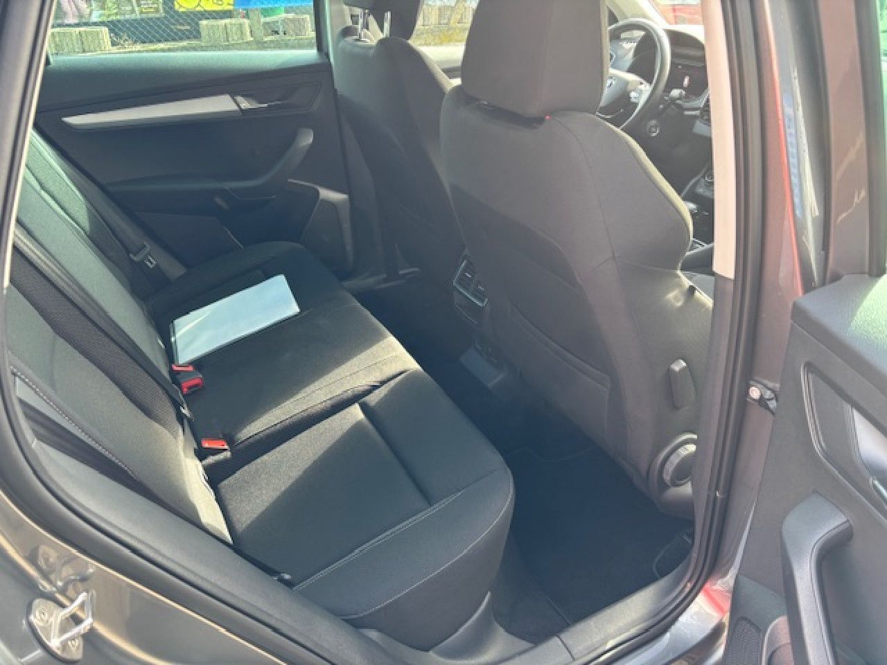 SKODA Karoq 1.5 TSI ACT Selection AHK Navi ACC