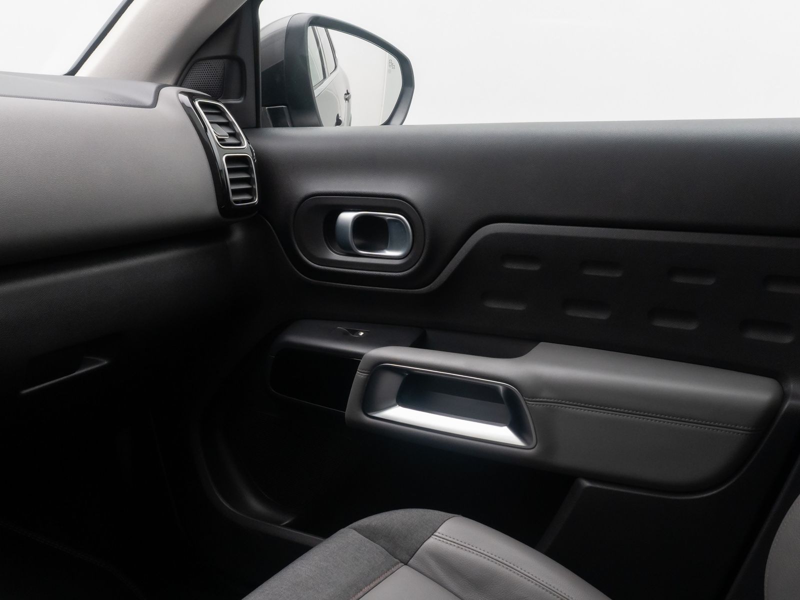 Fahrzeugabbildung Citro&euml;n C5 Aircross SHINE 360&deg;ACC Panorama AHK 19" Voll