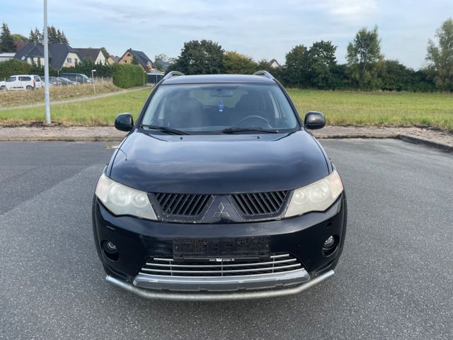 Mitsubishi Outlander 2.0 DI-D/ 7 Sitzer/ 4x4