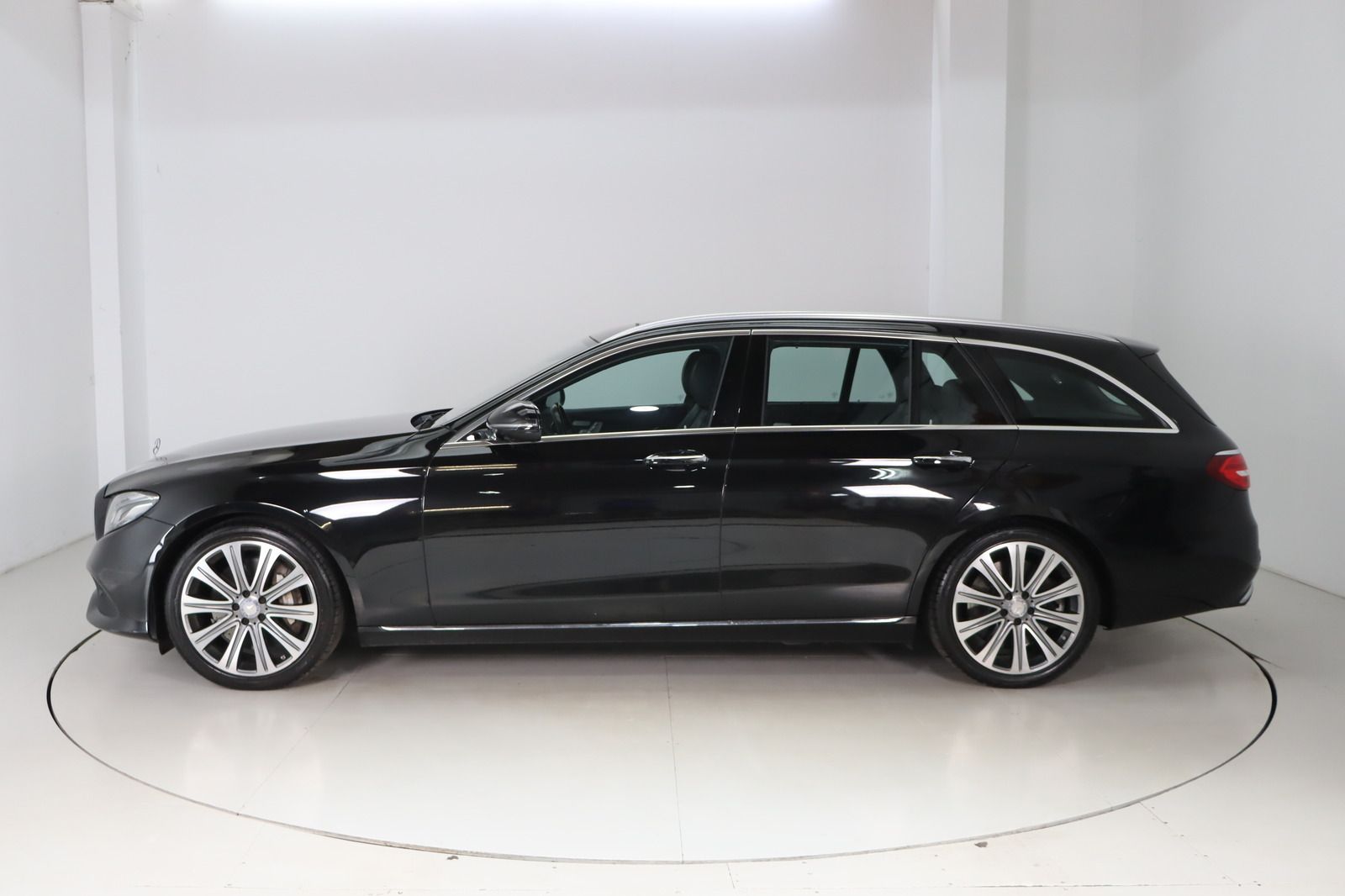 Fahrzeugabbildung Mercedes-Benz E 400 T 4Matic * Airmatic * STHZ * Memory AVANTG