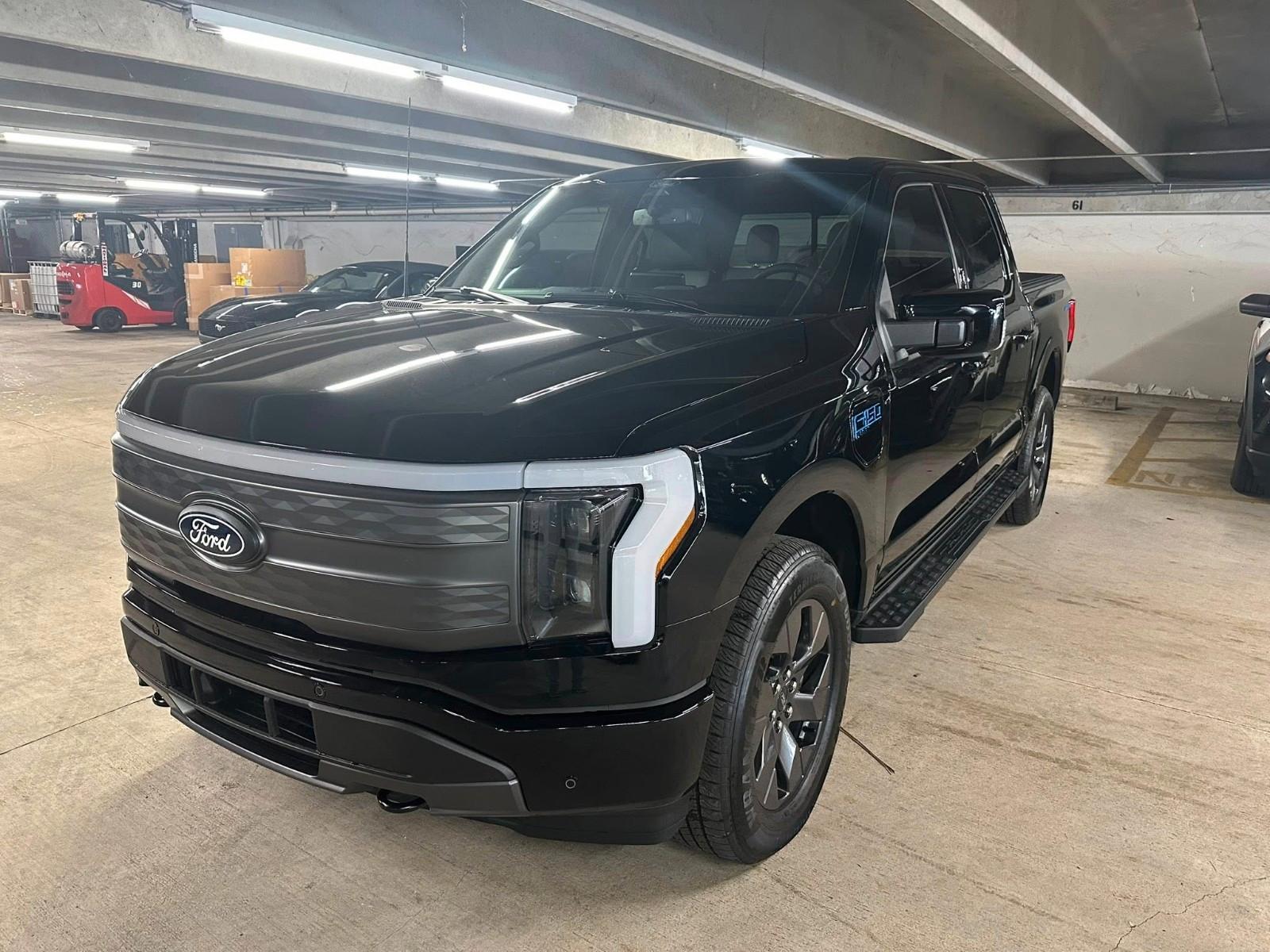 Ford F150 Lightning Lariat  gr. Batterie im Vorlauf