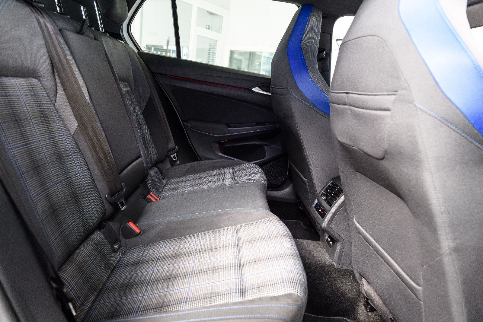 Fahrzeugabbildung Volkswagen Golf VIII Lim. GTE eHybrid +DSG+Navi+ACC