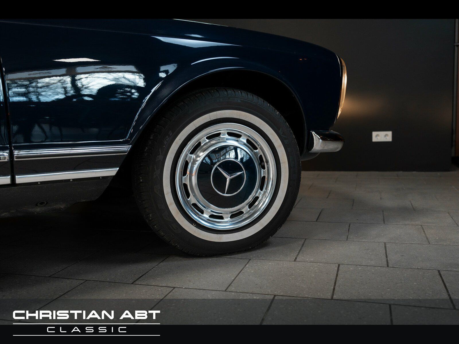 Fahrzeugabbildung Mercedes-Benz SL 280 Pagode