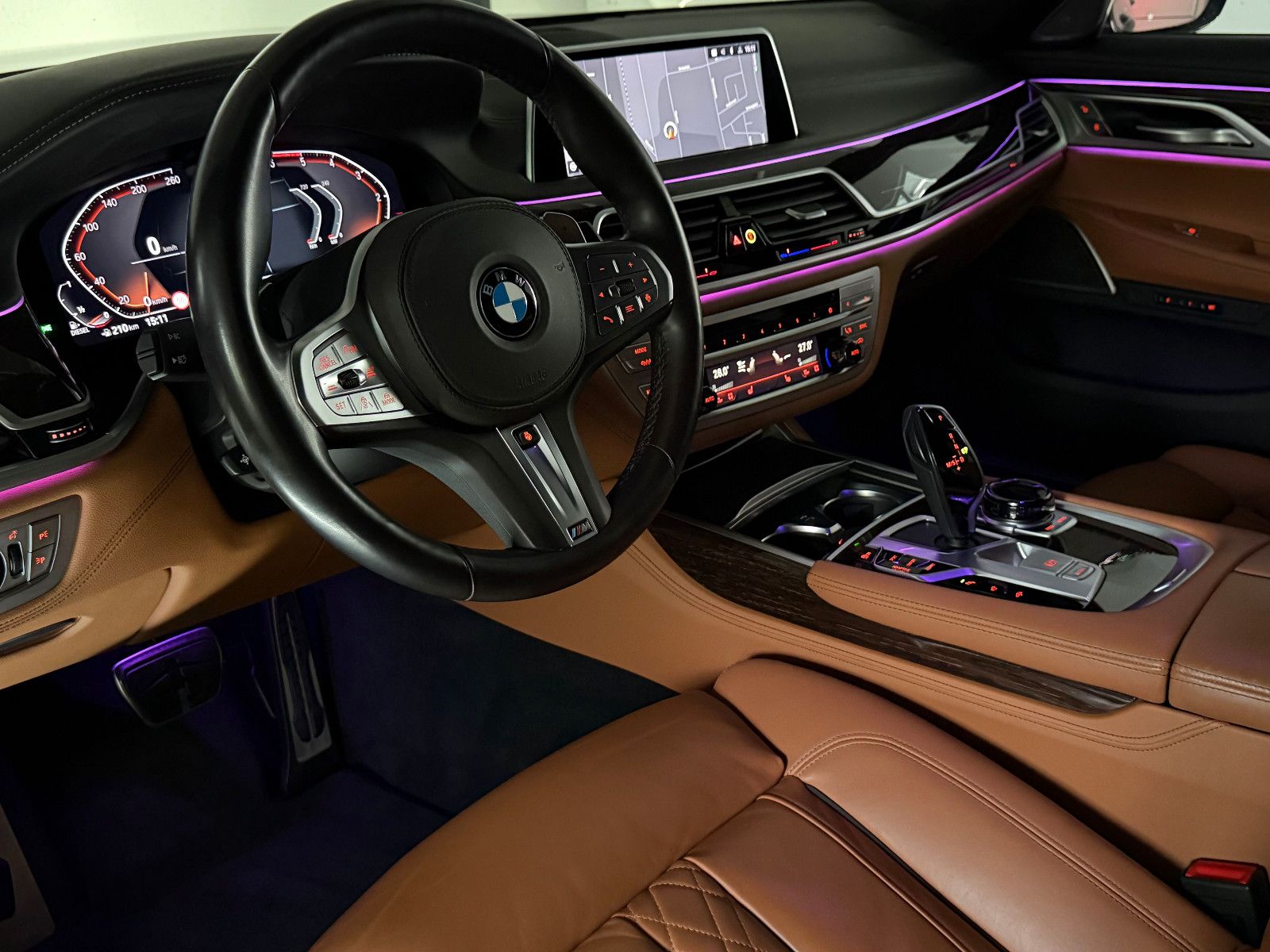 Fahrzeugabbildung BMW 740 d xDrive M SPORT/LASER/HuD/ACC/AHK/LIVE PLUS