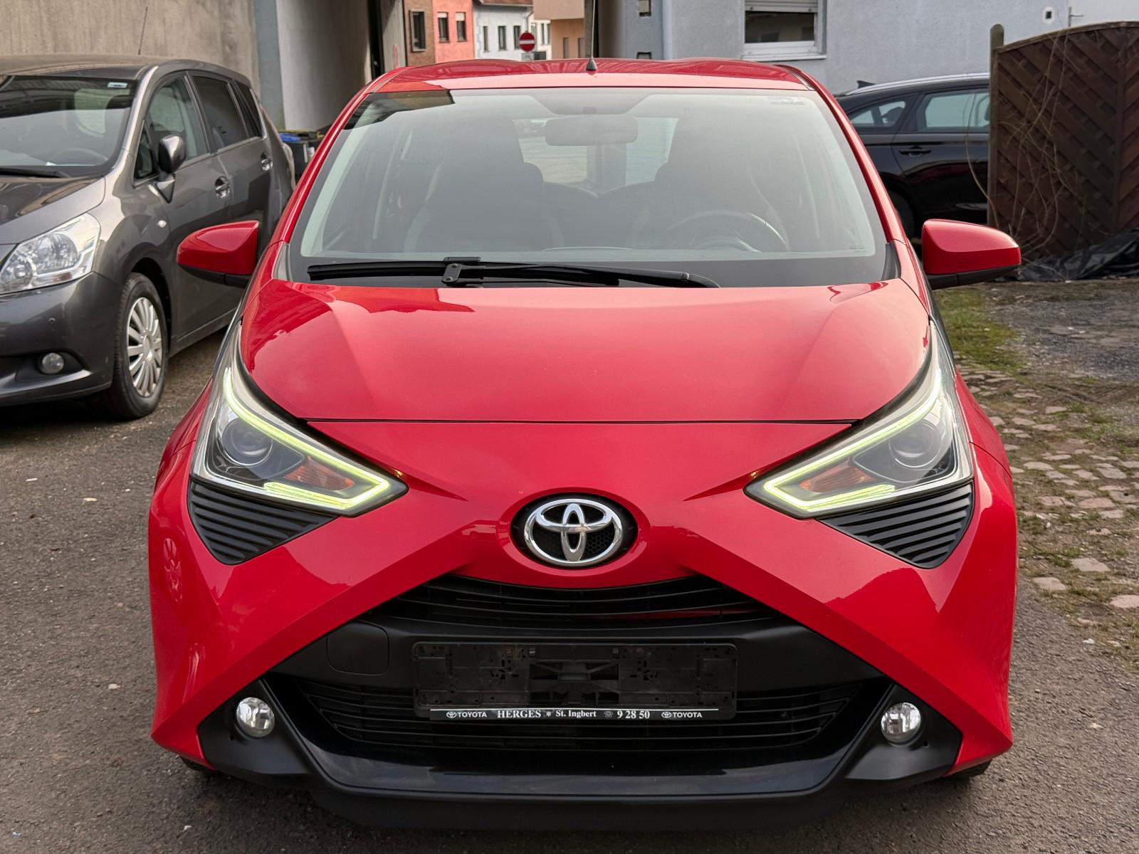 Toyota Aygo AYGO x-play club *Klima/CarPlay/Kamera*