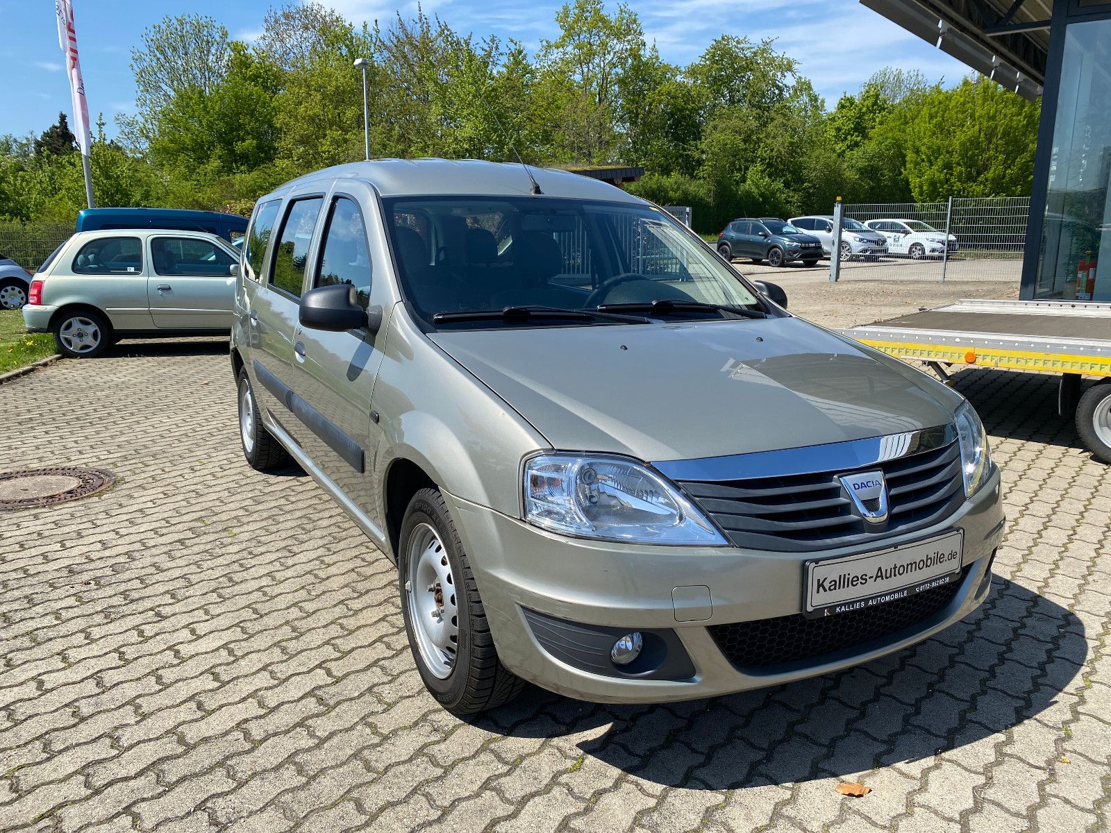 Fahrzeugabbildung Dacia Logan MCV 1.6 Kombi Ambiance AHK+TÜV-NEU