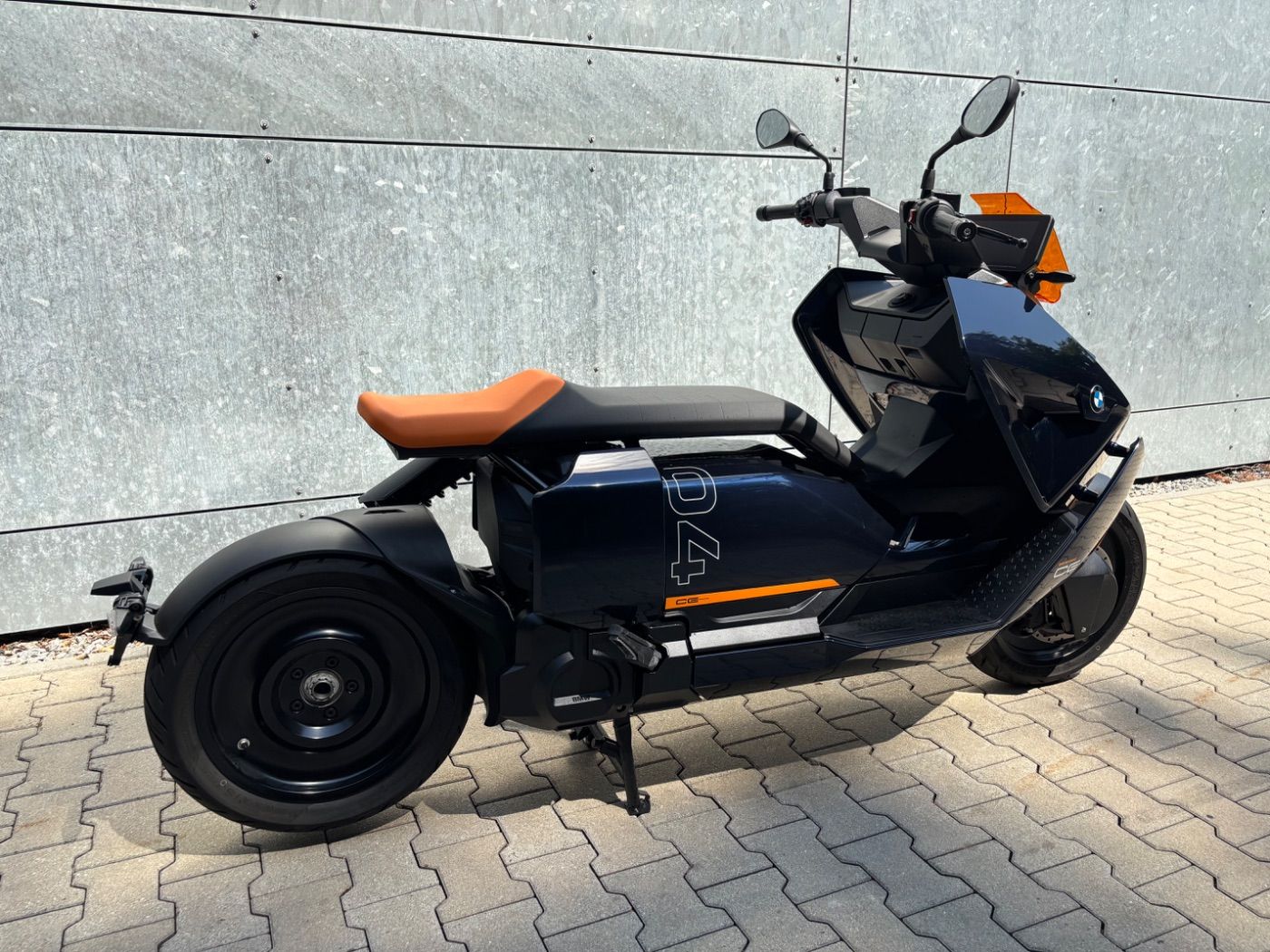 Fahrzeugabbildung BMW CE 04 Avantgarde Schnellladegerät