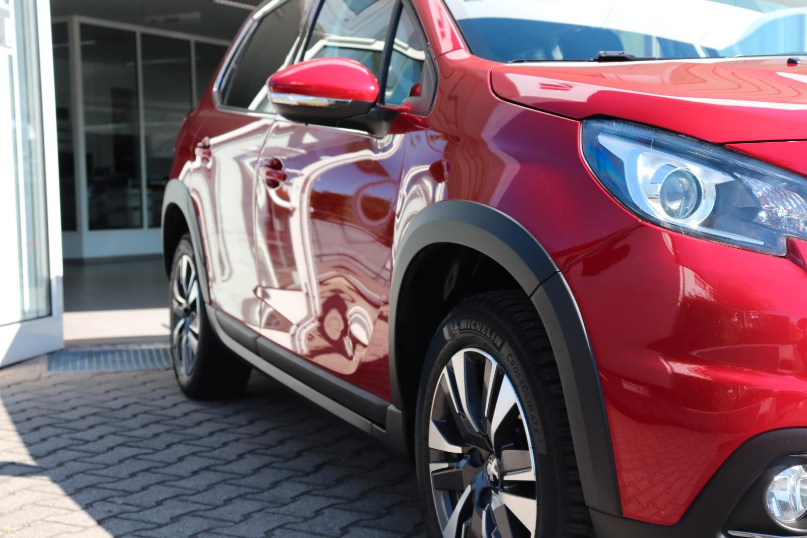 Peugeot 2008 Allure PureT. 110 Navi Auto. Klima Sports.