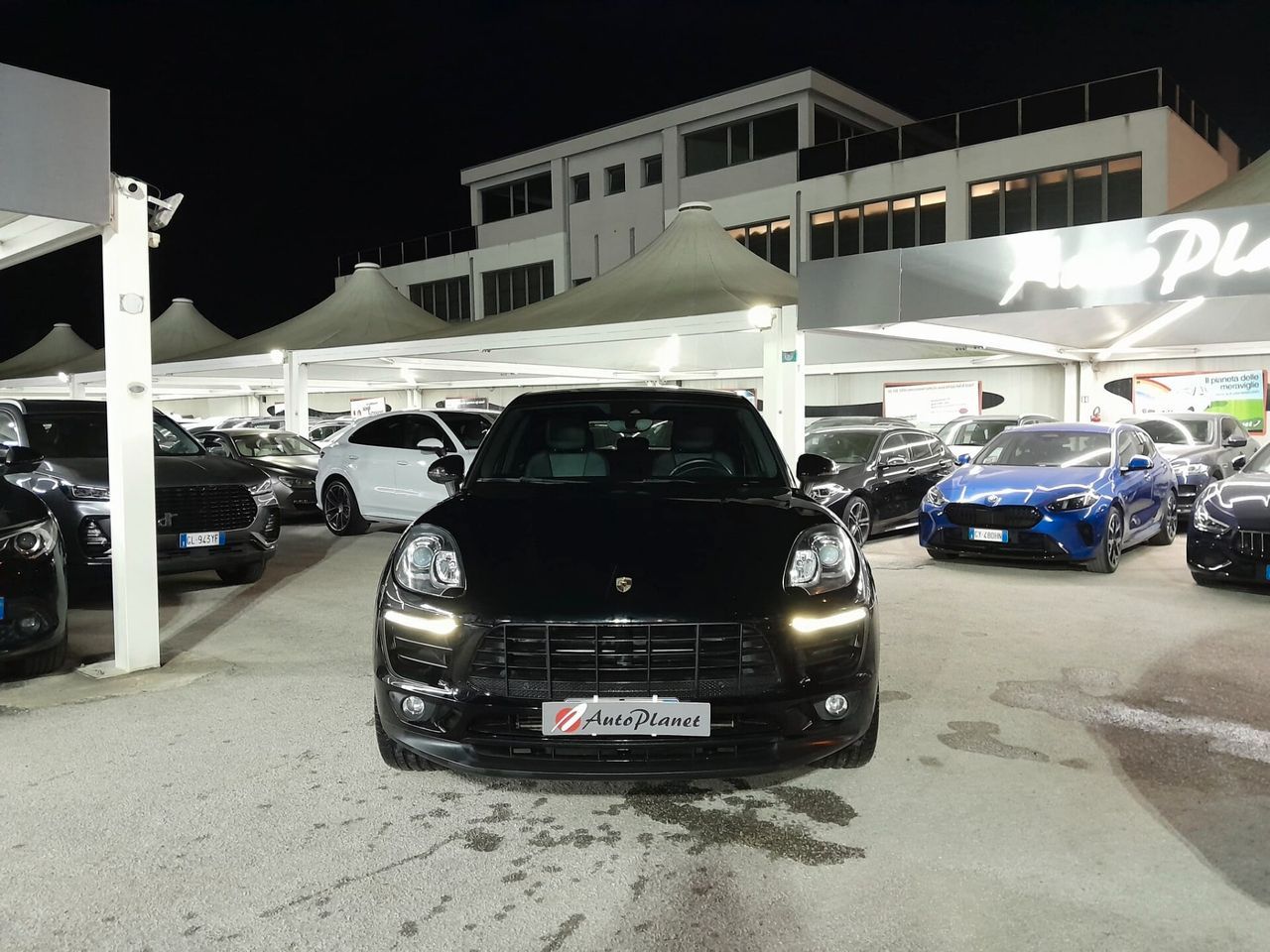 PORSCHE Macan