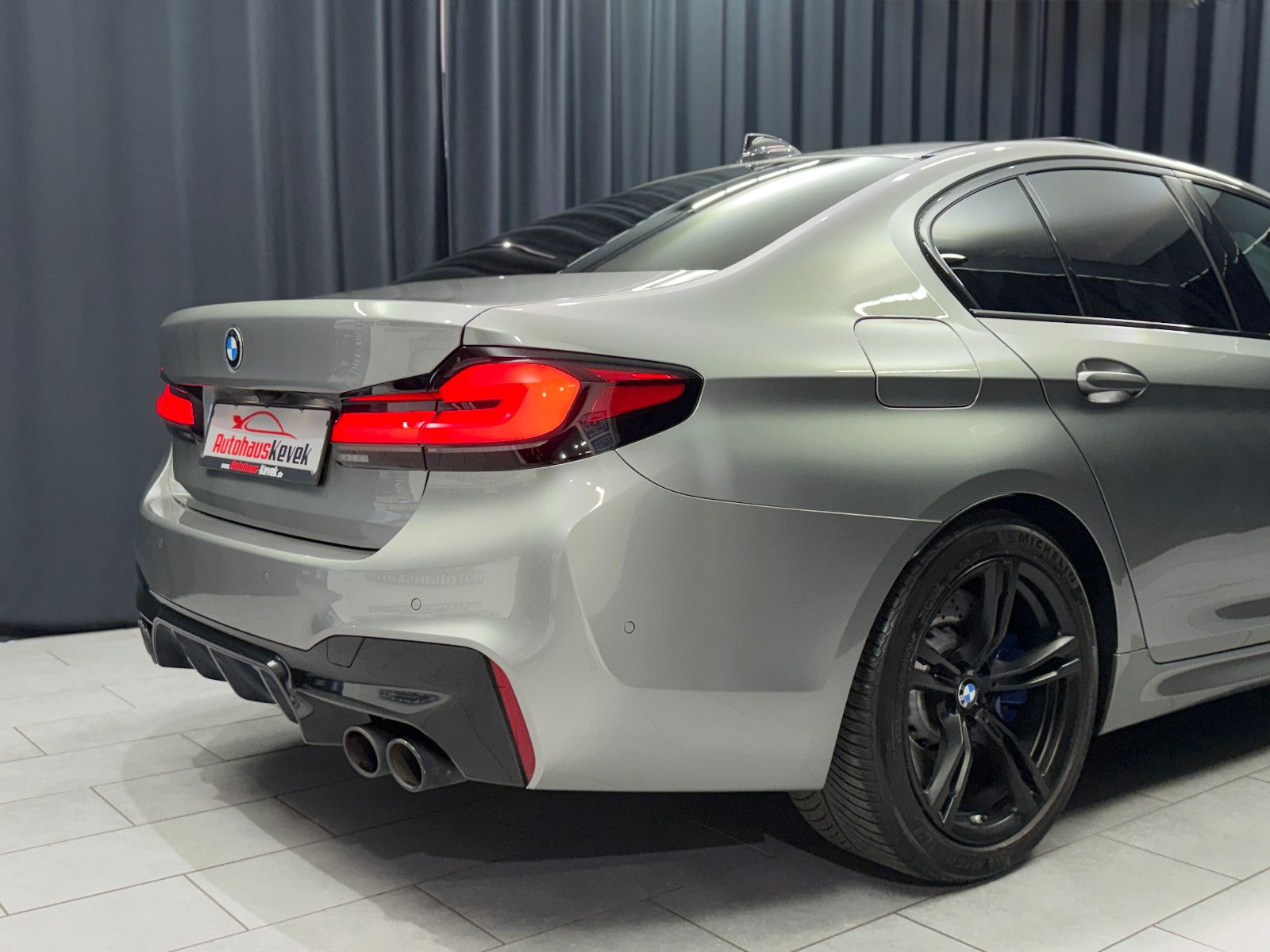 Fahrzeugabbildung BMW M5 Limousine|H&K|PANO|360°|M-DRIVERS|LCI