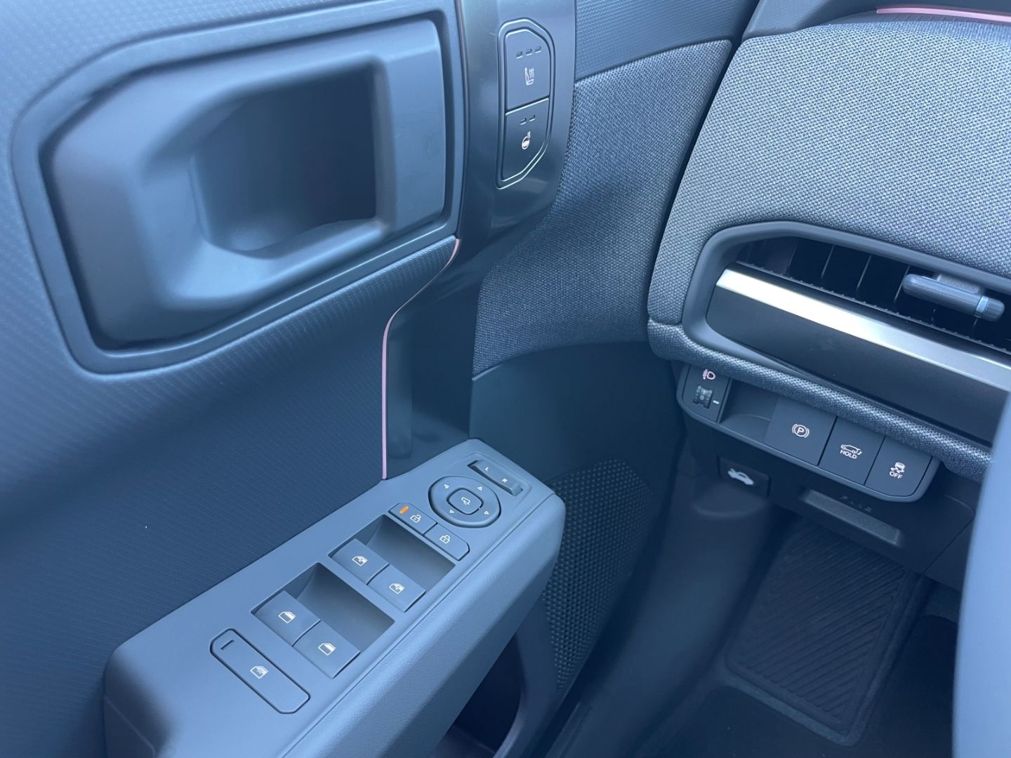 Fahrzeugabbildung Kia EV3 150 kW Earth LED totWinkAss 360 Kamera