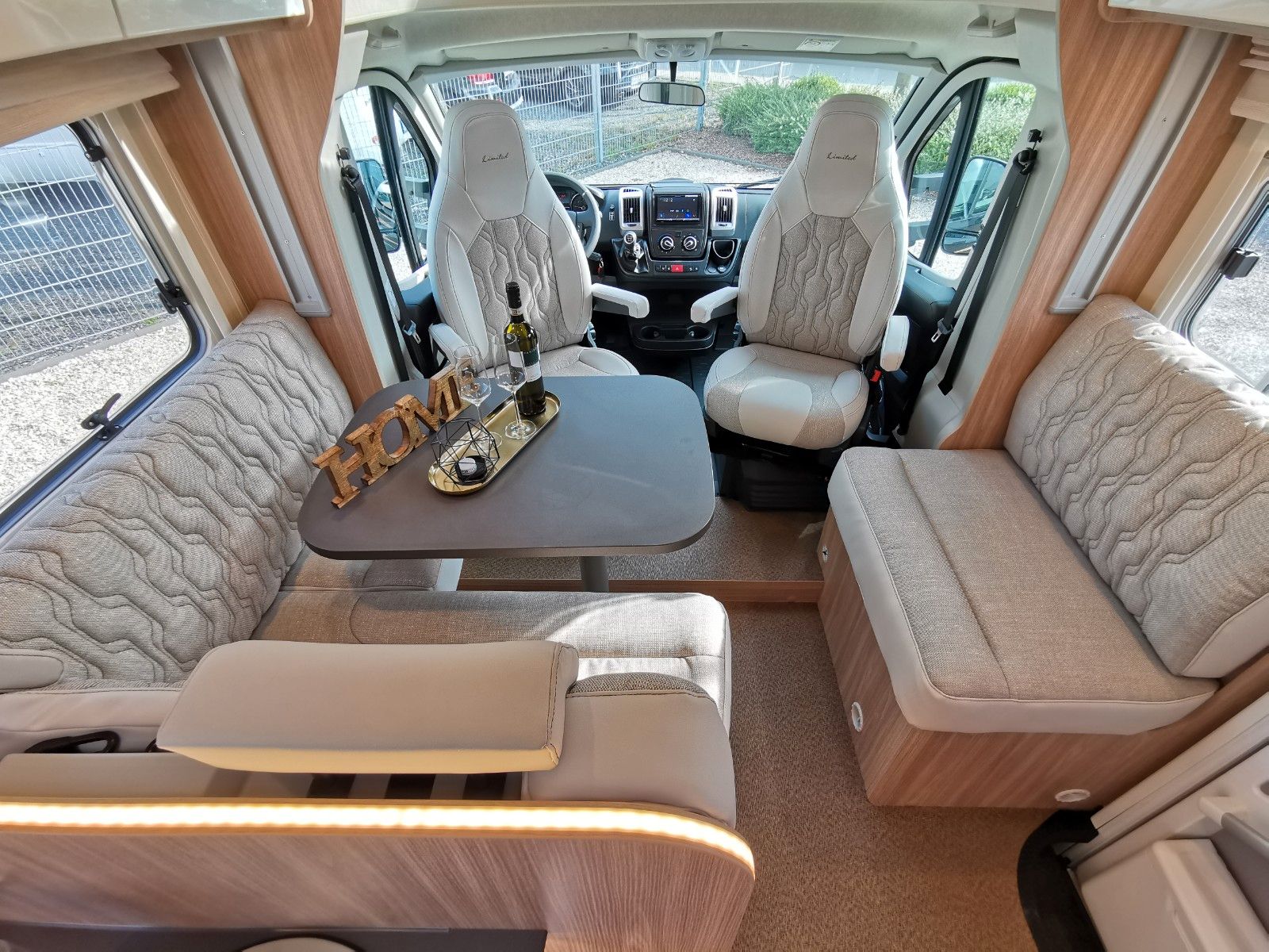 Fahrzeugabbildung Bürstner Limited T 726G  SUMMER SALE - SIE SPAREN 13.839€