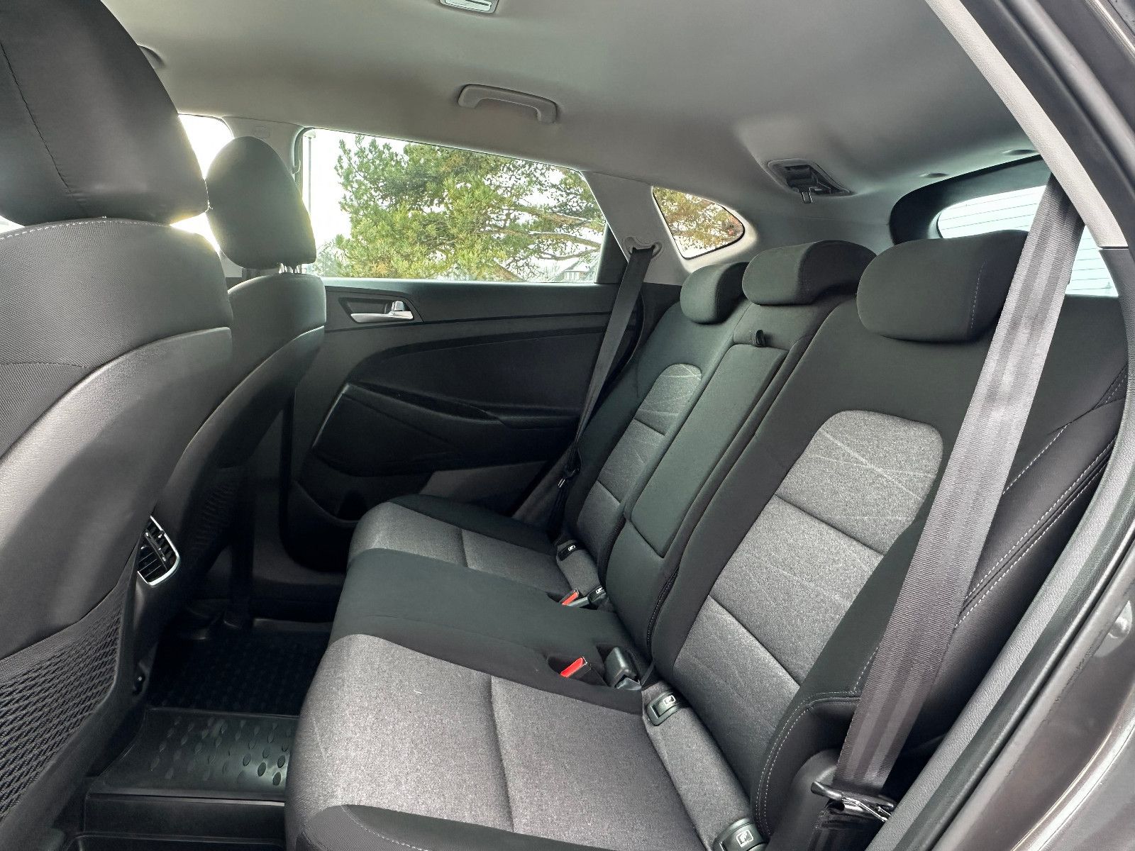 Fahrzeugabbildung Hyundai Tucson 2WD Navi Klimaautom. 2. Hand Top Zustand